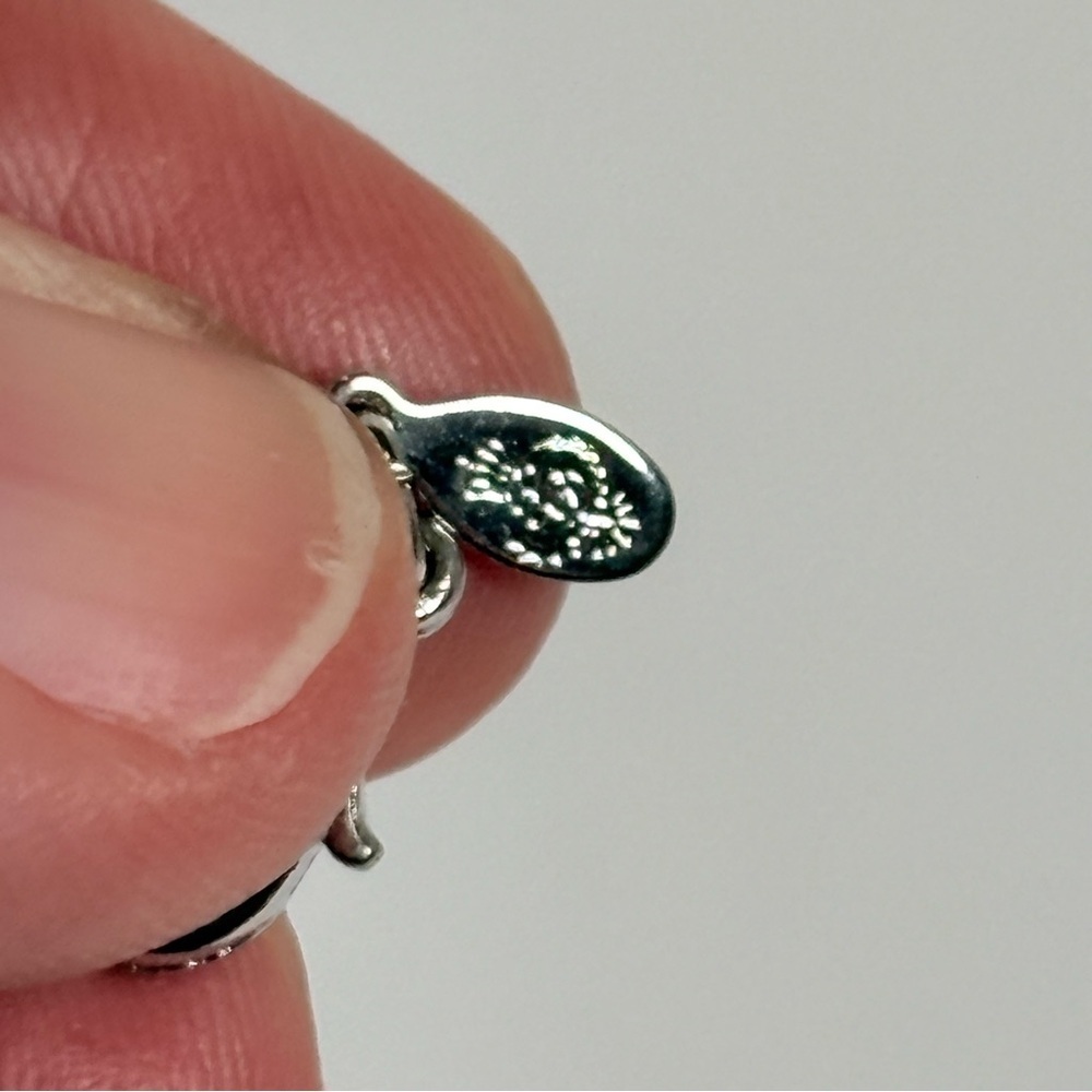 Gorgeous Silver Tone Necklace With Green and Clear Rhinestones - Picture 5 of 8